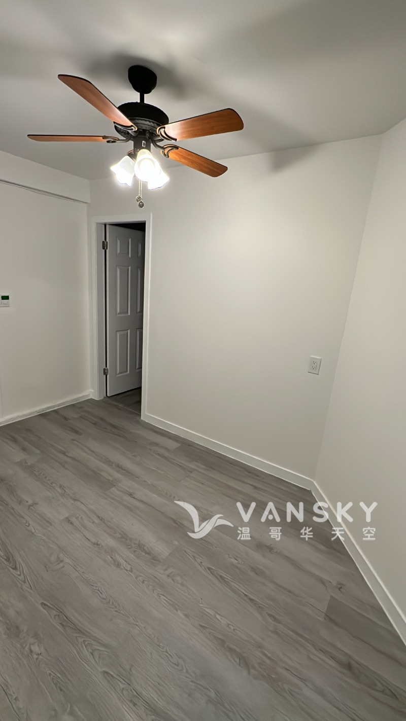 250309210744_entance hallway.jpeg